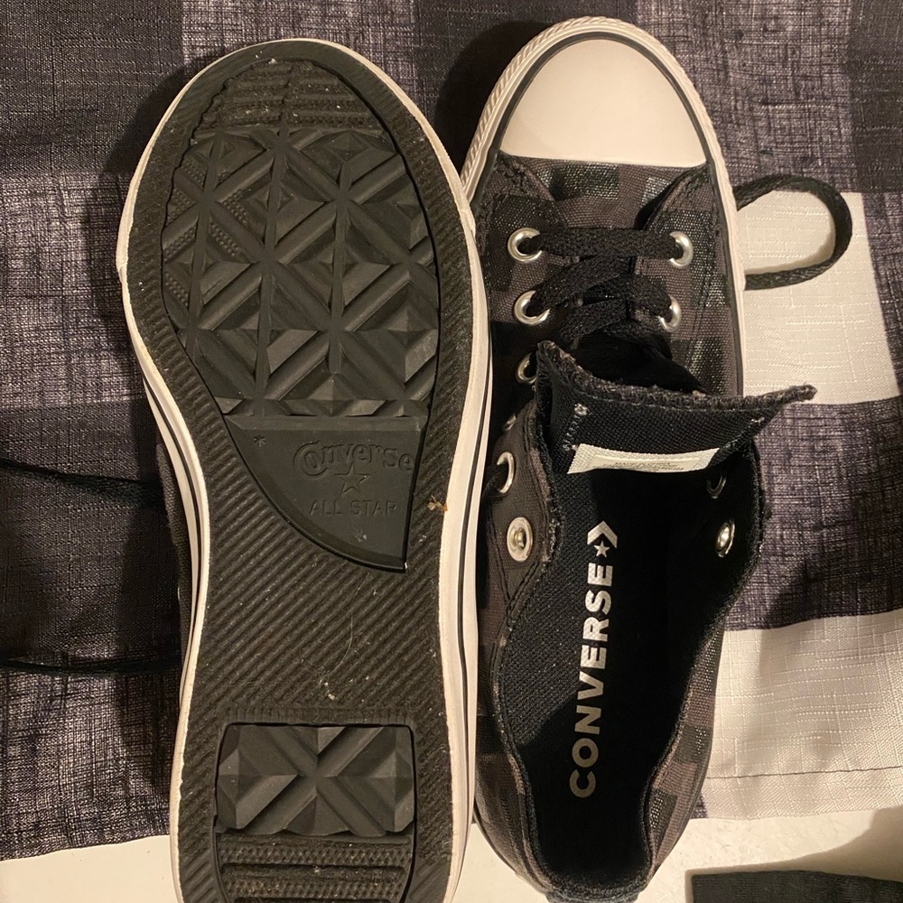 Black Converse All-Star tennis shoes, size 8
